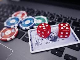 Antarmuka aplikasi familytoto menampilkan menu sportsbook, kasino langsung, dan slot games